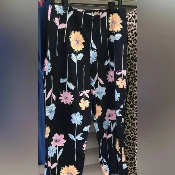Real Clothes floral‎ capris size 8. - Picture 1 of 8